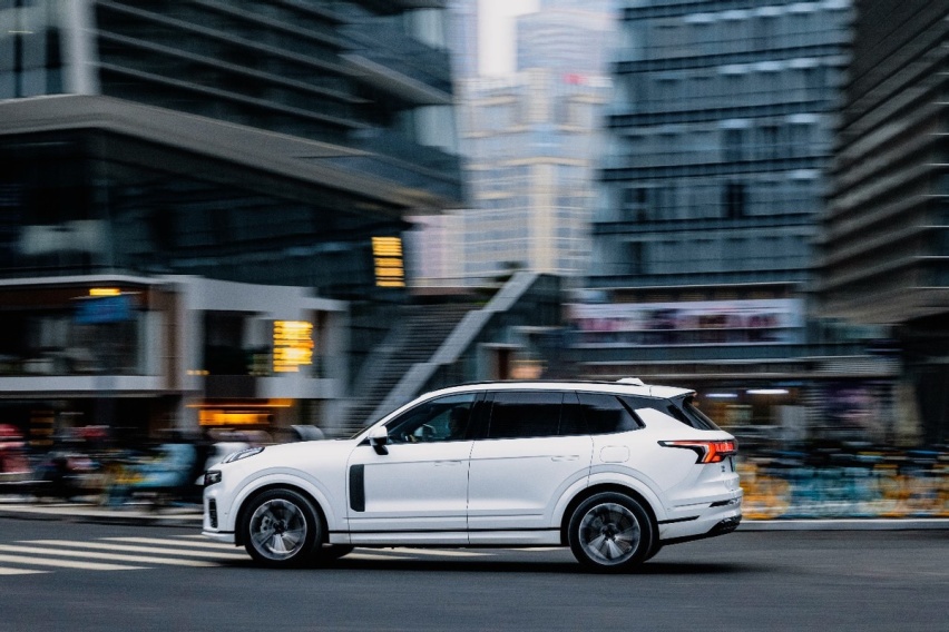 “一车胜三车” 领克09 EM-P远航版成都驾控营开启