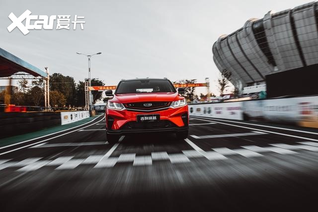 钢炮还是SUV？吉利缤越在赛道里和卡丁车会碰撞出怎样的火花