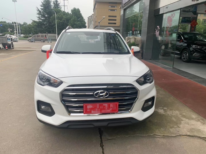 分享现代ix35用车感受，裸车到手12.4万，2.0L+6A