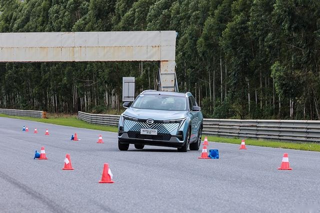 一箱油能跑1711km，竟然还是位“绿灯起步王”？传祺影酷有点东西