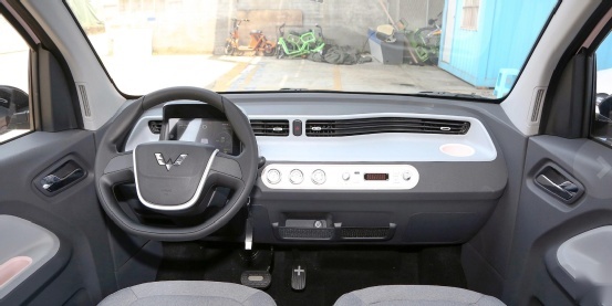 2021年度圈粉无数小姐姐，五菱宏光MINI EV 马卡龙，有颜值还便