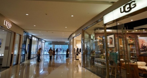又是国金shopping的一天，遇到了林肯航海家车主