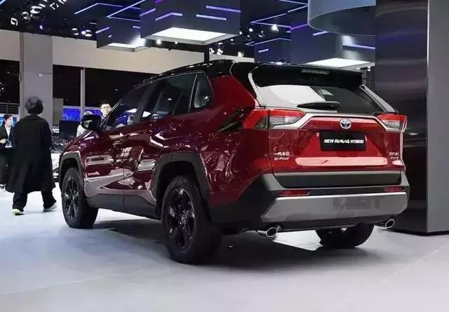 一汽丰田新RAV4实车亮相，搭载混动系统，还买什么大众途观L
