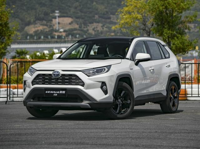 一汽丰田RAV4究竟算什么名车，这内饰比哈弗H6都没有优势