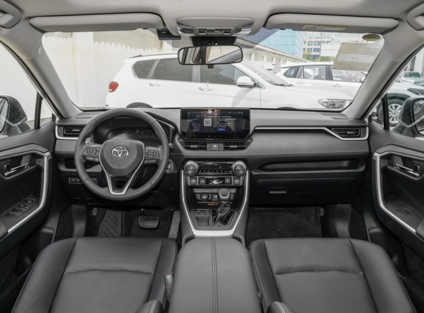 20万听劝买新RAV4荣放，还是尝鲜买别克E5？盲目决定很容易选错