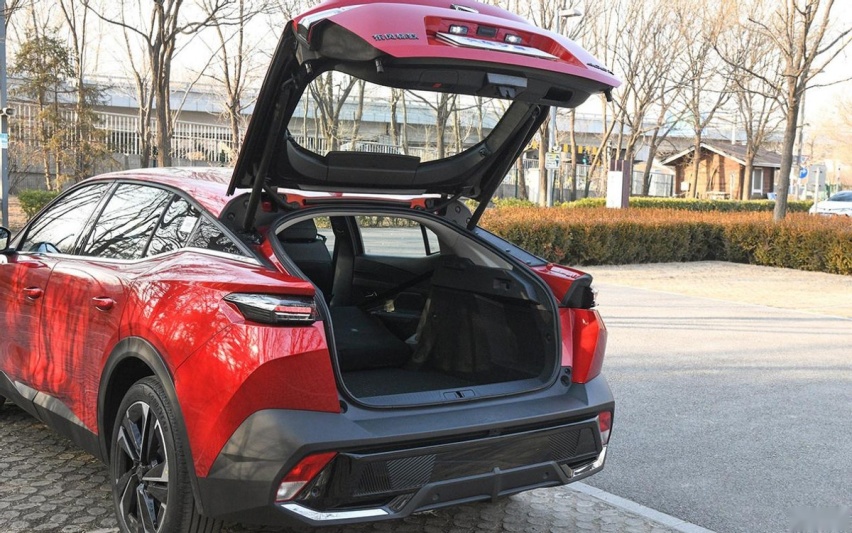全系标配1.6T+8AT，东风标致408X将于4月上市