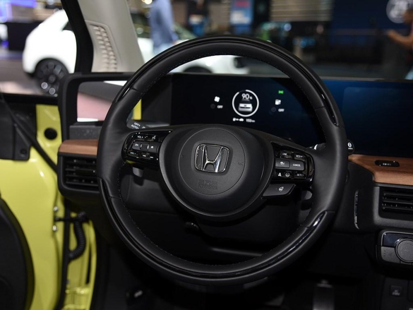 小家伙也拉风，内外太多亮点了，苑叔聊纯电动的Honda e