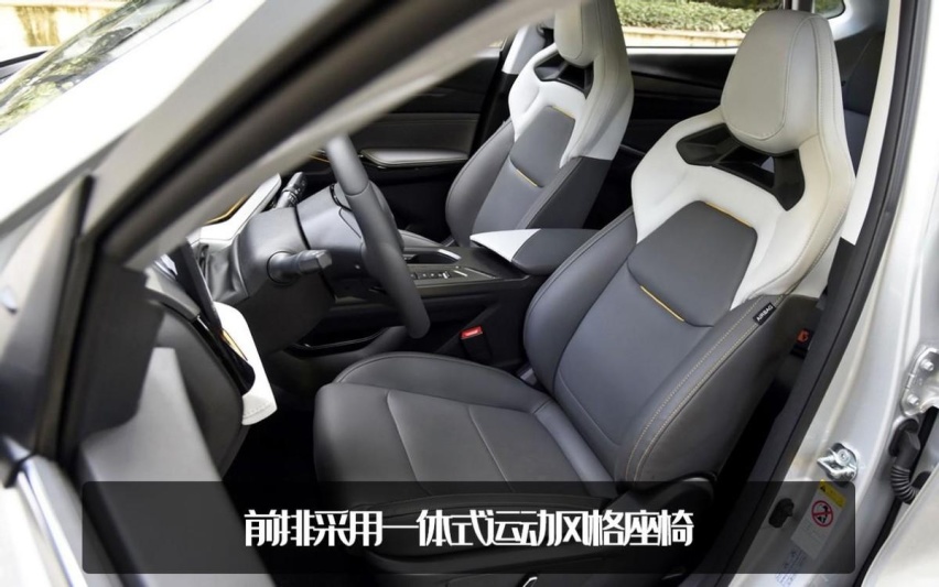 三联屏安排上了！长安欧尚X5 PLUS正式上市，9.59万元起售
