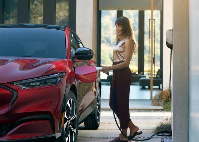 当大V8触了电，当野马与SUV结合——福特Mustang M
