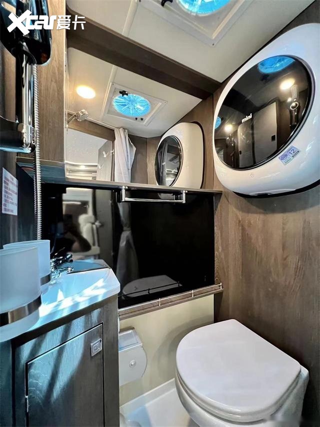 宇通C670双拓展房车，首家进口依维柯底盘打造，89.9万起