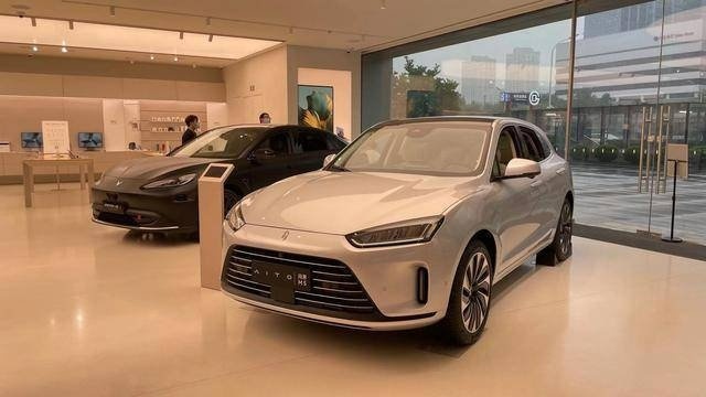 AITO不再是专宠，阿维塔入驻，华为“汽车城”开业？