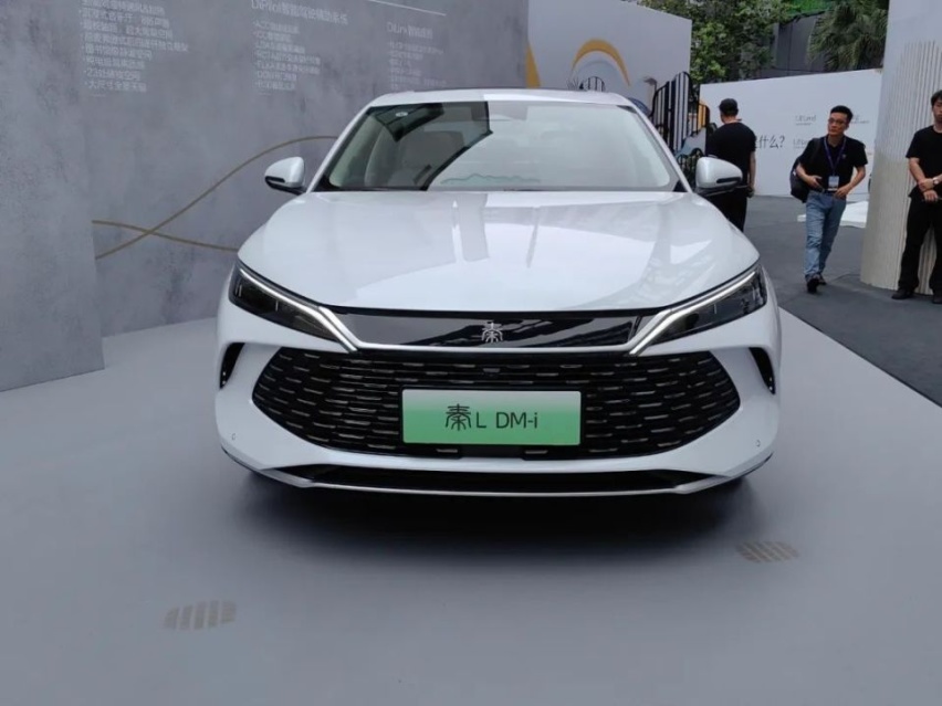 比亚迪秦L交付，百公里2.9个油，续航2100公里