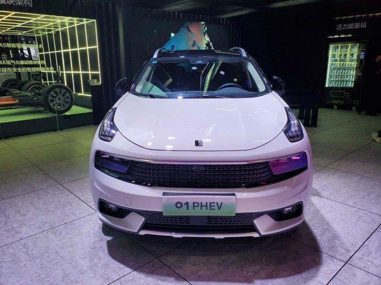 领克01混动版亮相  不用充电油耗仅4.8L！