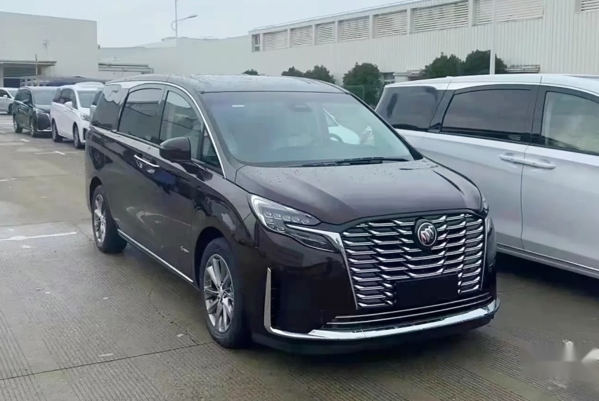 别克GL8换新曝光 前脸变化明显 2.0T+48伏轻混