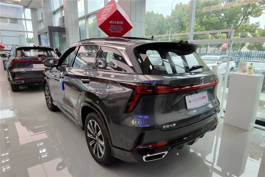 限时优惠9000元，探店实拍第三代长安CS75 PLUS