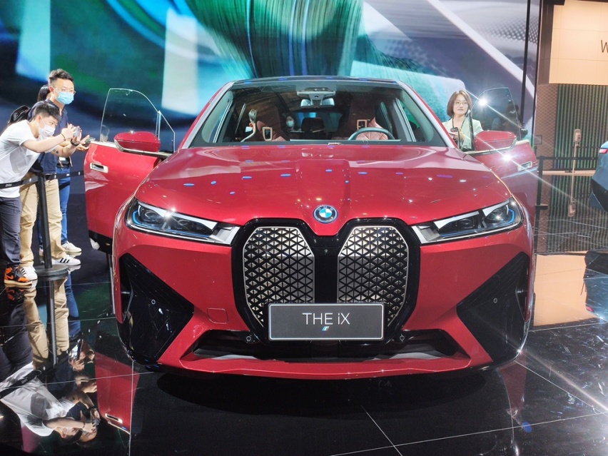 上海车展实拍：宝马iX，搭载全新iDrive 8.0系统
