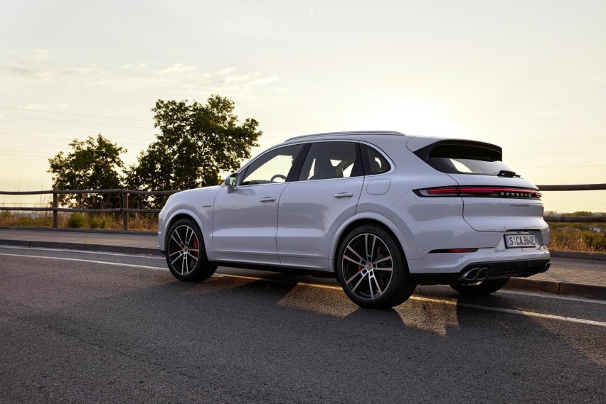 保时捷新款Cayenne Turbo E-Hybrid上市