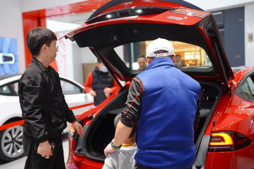 特斯拉Model S Plaid江西首秀 新款车型亮相南昌