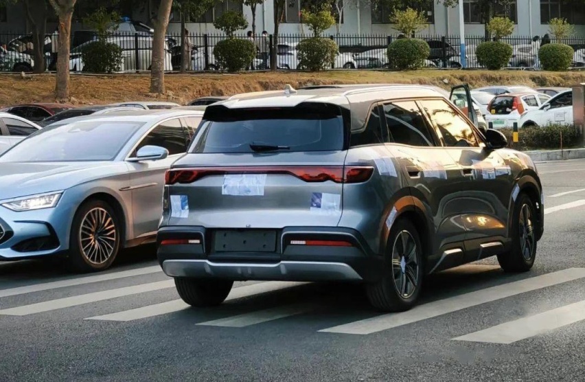 定位10万级纯电SUV，比亚迪元UP无伪照曝光，今年3月上市