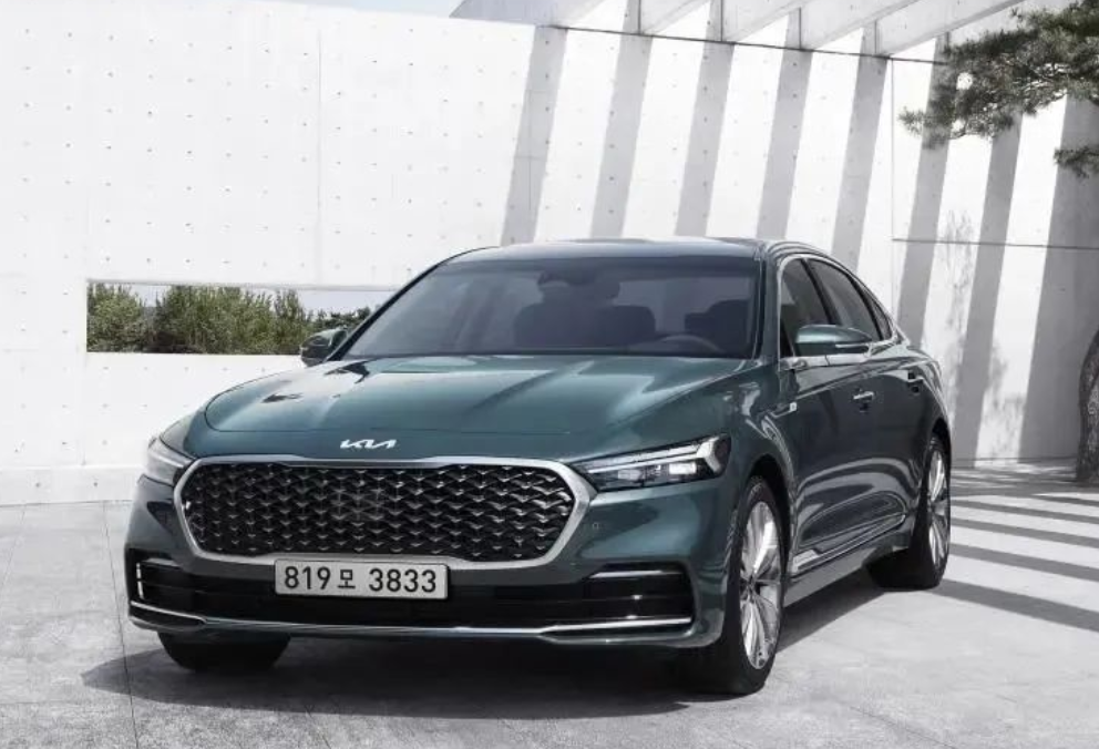 商務(wù)與運(yùn)動(dòng)結(jié)合,起亞旗艦轎車新K9內(nèi)飾曝光,年內(nèi)亮相 商務(wù)與運(yùn)動(dòng)結(jié)合,起亞旗艦轎車新K9內(nèi)飾曝光,年內(nèi)亮相