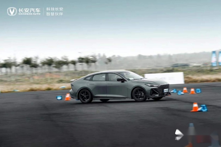 高能轿车10.89万元起？长安UNI-V开启全球预售