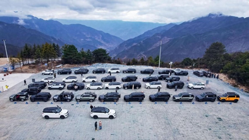 全新一代揽胜运动版自驾川西牛背山，我就是318上最靓的仔