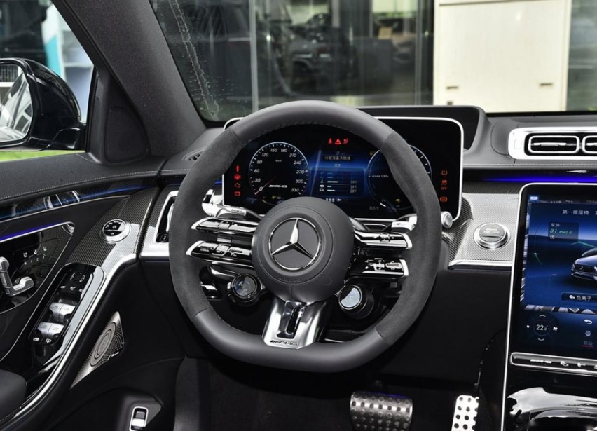 全新梅赛德斯AMG S 63，极致性能与奢华的完美融合