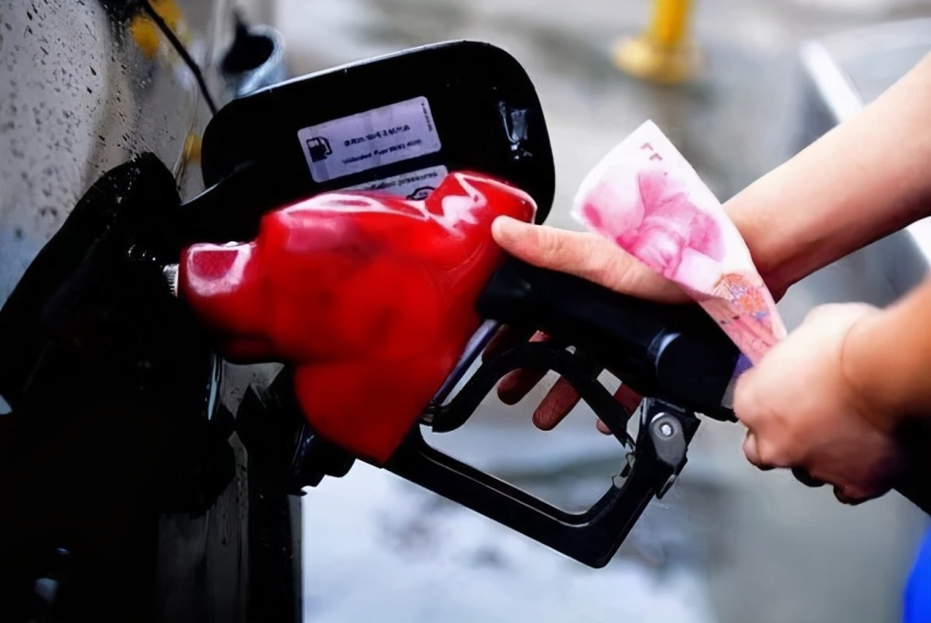 充电比加油便宜5倍，为了省钱该买电动车吗？
