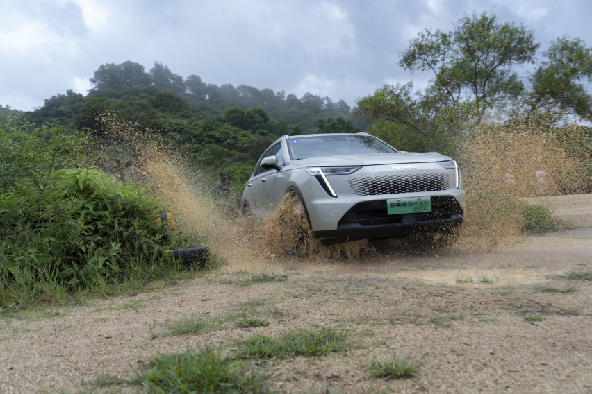 15万级插混四驱SUV？花单电机的价格享受双电机+四驱双倍快乐！