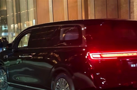 鸿蒙智行首款MPV来了，智界V9实车首次曝光，预计售价约50万元