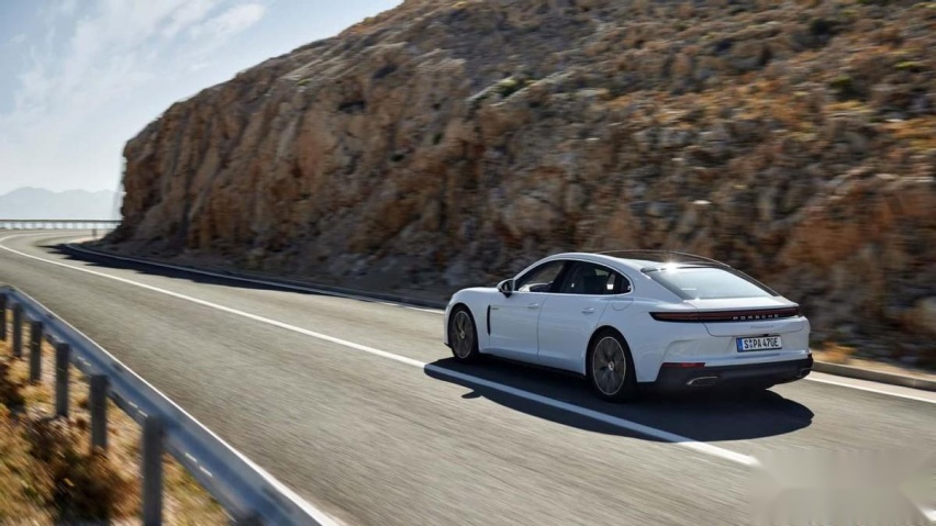 换代的保时捷Panamera，再推三款插混车型，纯电续航96km