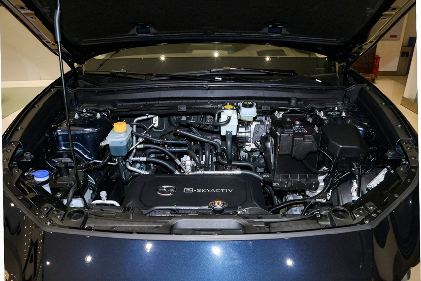 品牌国内纯电首秀，长安马自达CX-30 EV，挑战不容小觑！