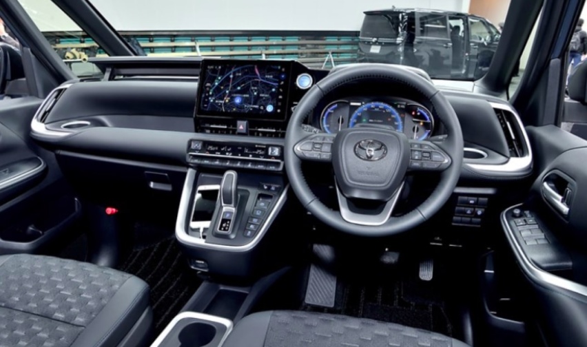 运动型MPV？新一代丰田VOXY海外开售，价格仅为埃尔法一半