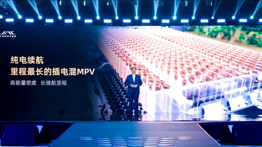 江淮瑞风RF8上市，智能电混MPV的最优解？