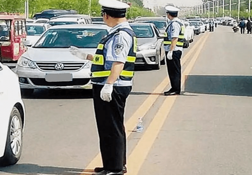 单黄线和双黄线有什么区别？交警：这都分不清，12分几天就扣光！