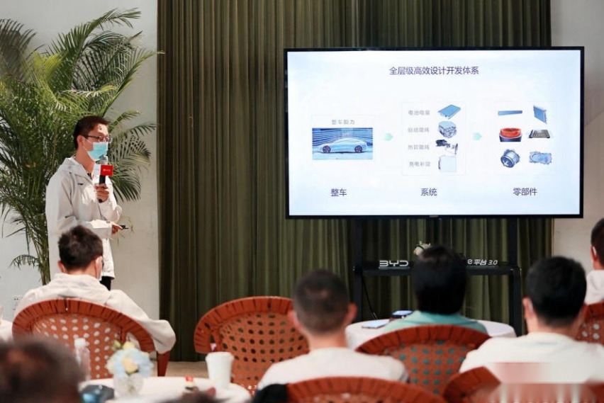 比亚迪现在的销量靠刀片电池，未来的销量得靠它——e平台3.0