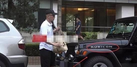 “北京瘫”葛优去4S店挑车, 迈巴赫都没看上, 开走了超跑