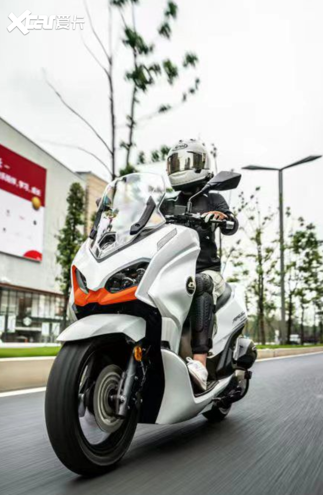 国产150高配机甲风踏板,钱江鸿150详解,水冷4气门动力电控齐全