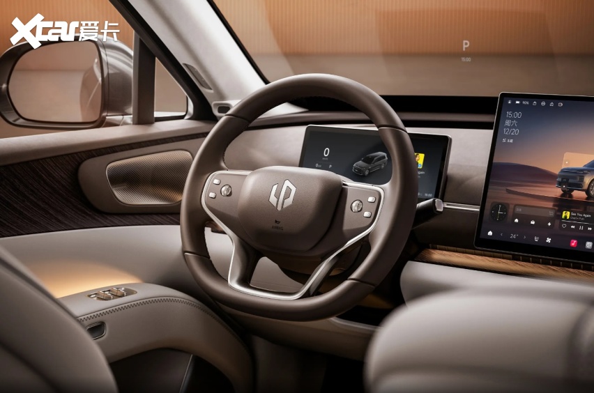 零跑D19内饰曝光!17.3英寸中控屏+21英寸后排屏+8升冰箱+6座