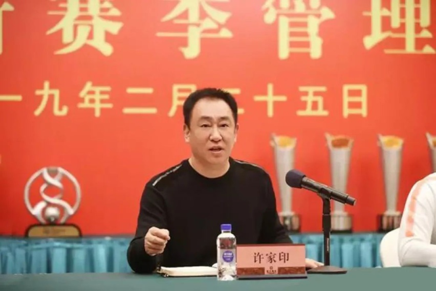 恒大球员当街涂改车牌被拘留，网友：你这一涂把饭碗涂没了