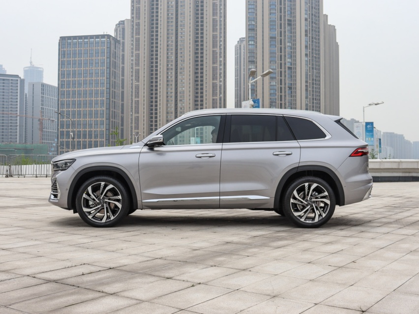 15万买2.0T+巨屏+2845mm轴距的星越L？内卷可真可怕