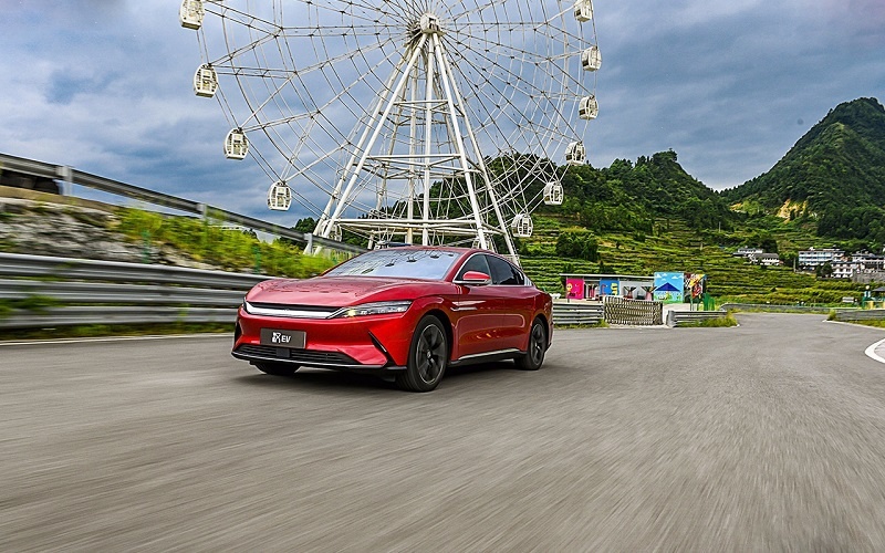预算30万，Model 3比较香，还是比亚迪汉EV？答案简单