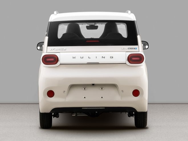 最早打败特斯拉的宏光MINIEV,降价1.3万,尺寸/动力提升,或快充