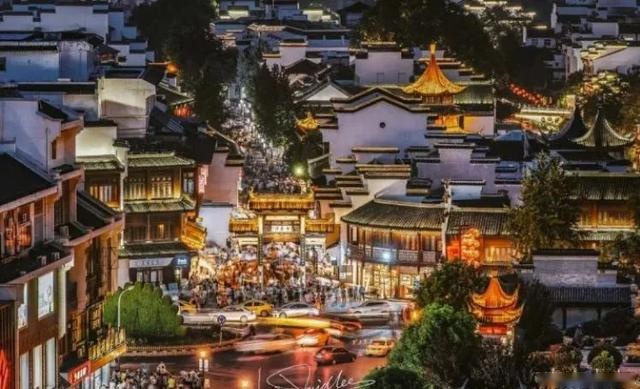 夜泊古秦淮、日探紫金山，梧桐下与北京现代菲斯塔畅游南京