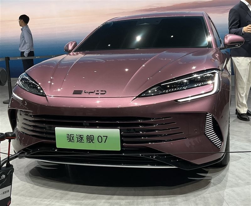 2023上海车展丨三款比亚迪新车引发围观