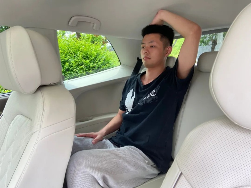 抢先试驾大众威然，花不到埃尔法一半的钱，享受双倍GL8的豪华