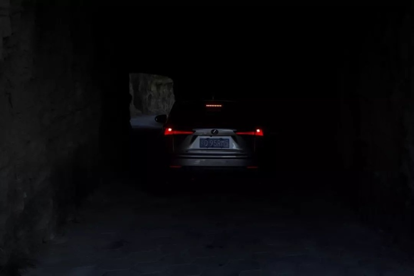 最美公路丨险与美共存，记雷克萨斯NX 300挂壁公路之行
