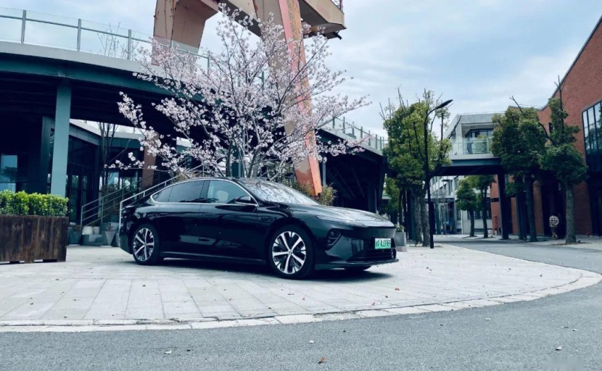 高端与务实，蔚来ET7解锁豪华纯电新场景丨仕驾