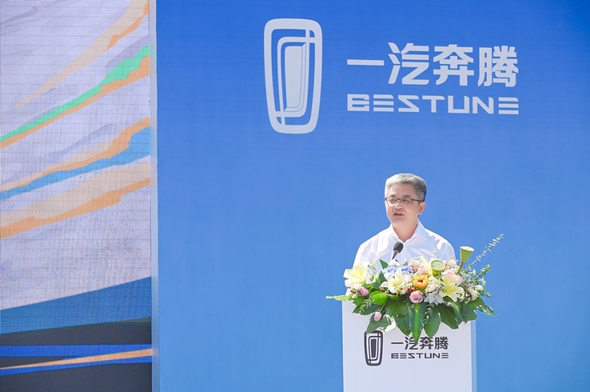 奔腾与”奔跑吧”跨界合作 沙溢现场说奔腾情怀