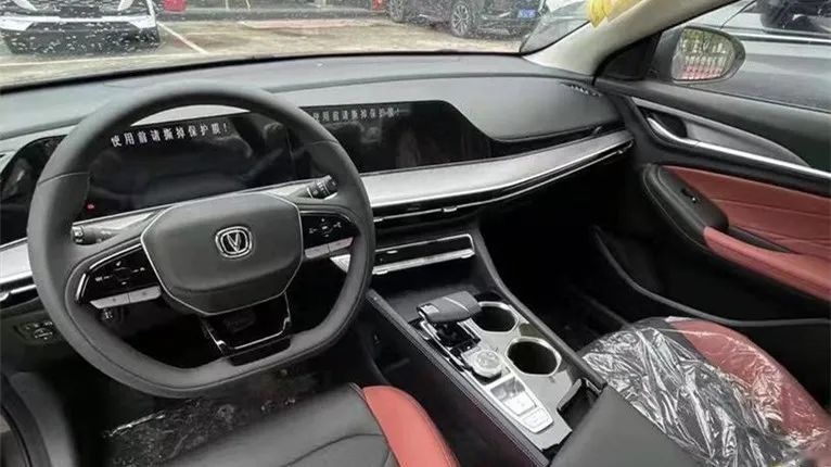 全新宝马i3下线、赛博摩卡专利图曝光…